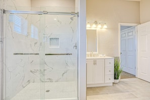 Interior - Exclusive Lakeside Villa: Resort Amenities (Davenport)