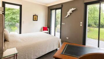 3 chambres, bureau, lit parapluie, draps fournis