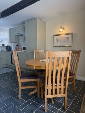 Dining - Sheepfold Cottage – Cosy Countryside Escape for up to 4 Guests (Sedbergh)
