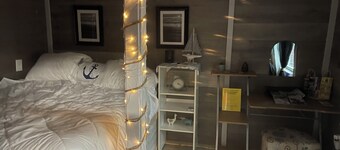 Charming Rustic Tiny Home – Private 1 Ac Oasis - Yulee, FL