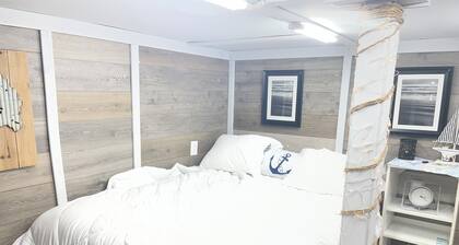 Charming Rustic Tiny Home – Private 1 Ac Oasis - Yulee, FL