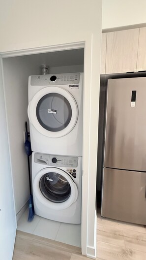 Interior - Toronto Downtown Stay - spacious, clean, top location. (Toronto)