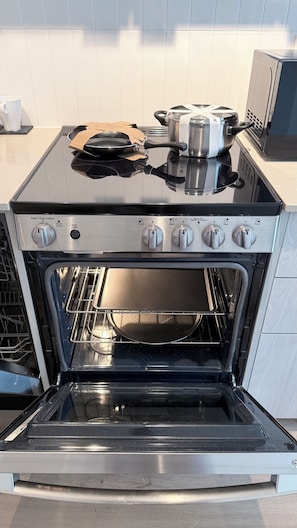 Private kitchen - Toronto Downtown Stay - spacious, clean, top location. (Toronto)