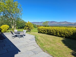 Outdoor dining - Relax in a cosy coastal retreat in Co. Kerry (Kerry)
