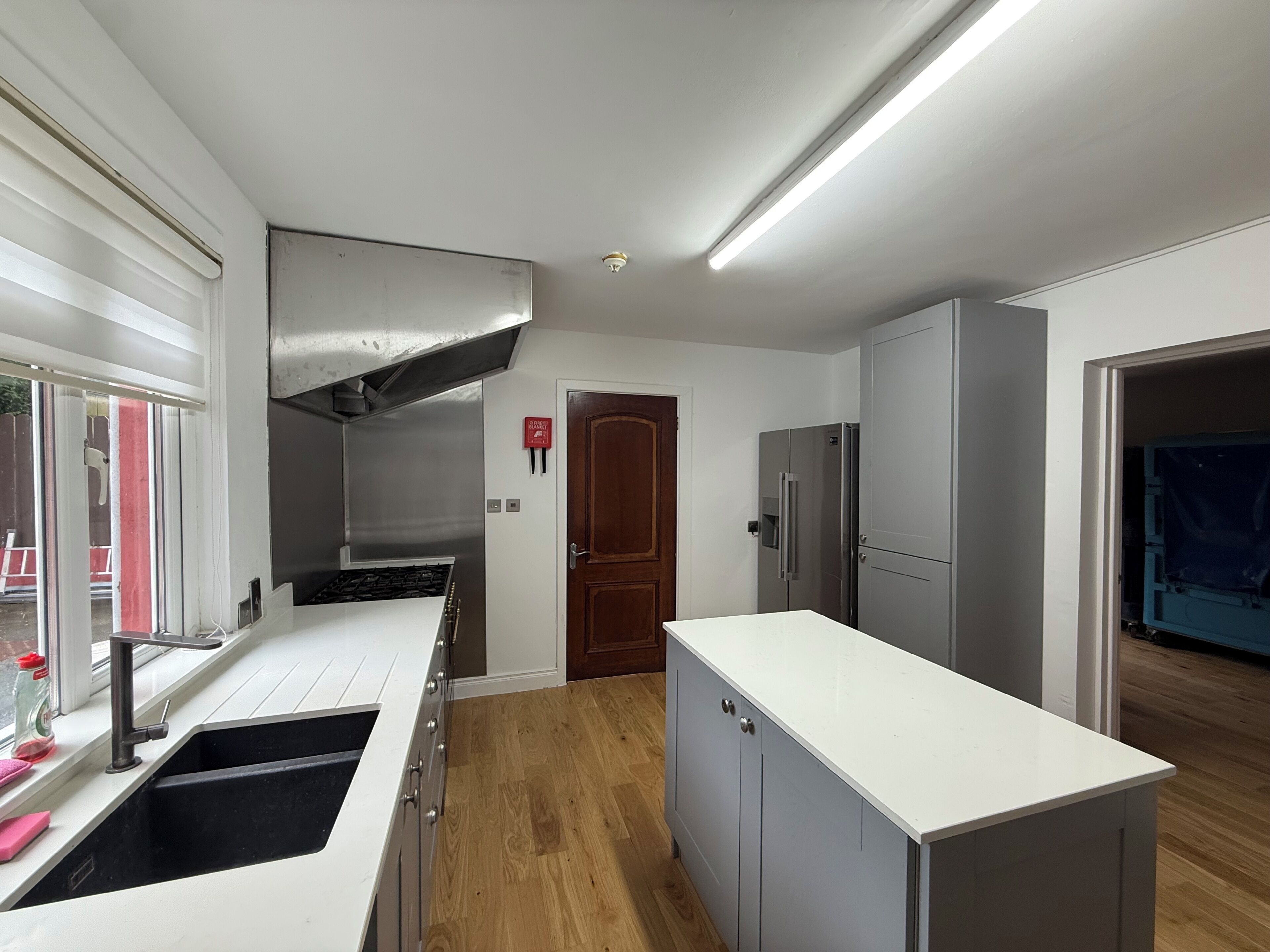 Mini-fridge, microwave, oven, stovetop