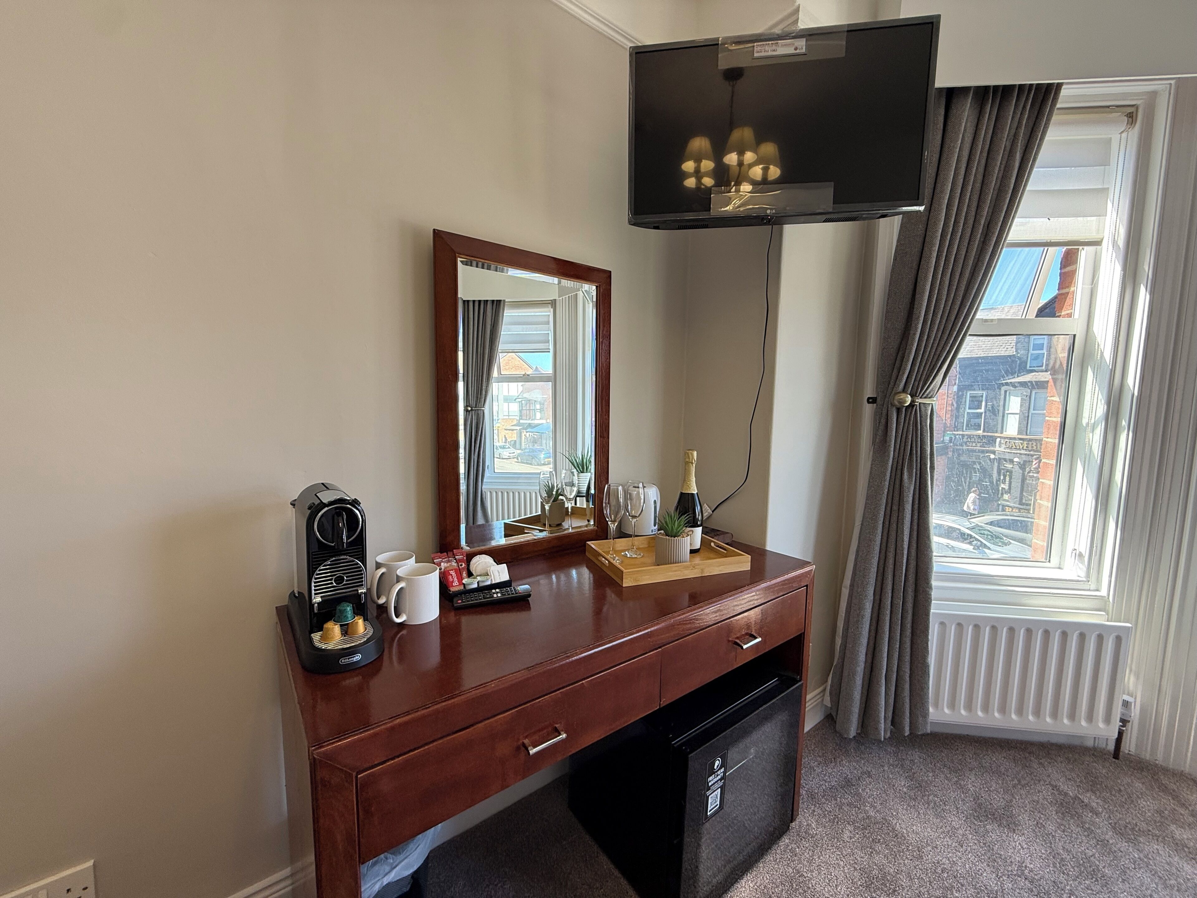 Chambre Deluxe, vue sur la baie | Rideaux d’obscurcissement, fer et planche à repasser