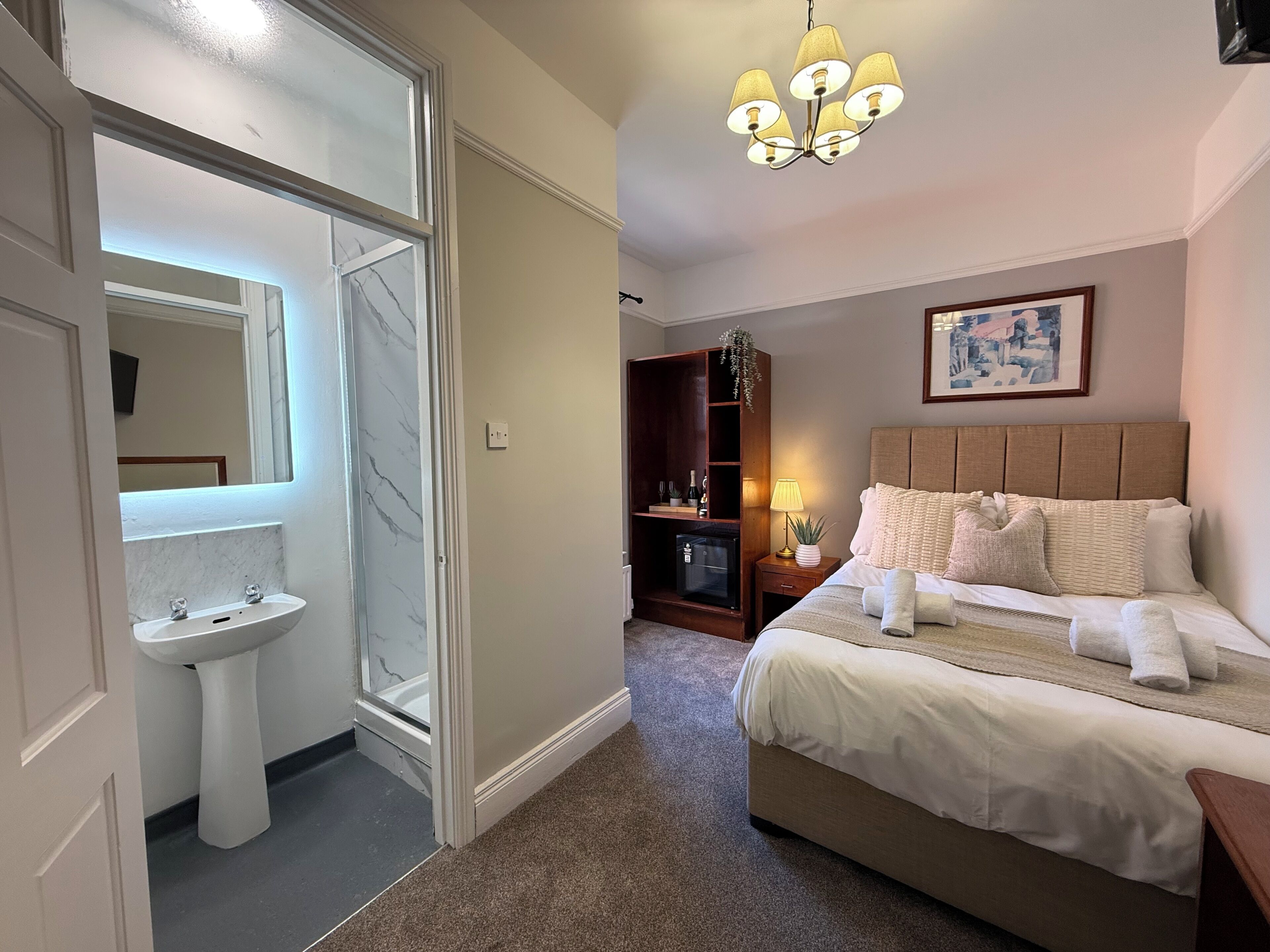 Deluxe Room | Blackout curtains, iron/ironing board, travel cot, free WiFi