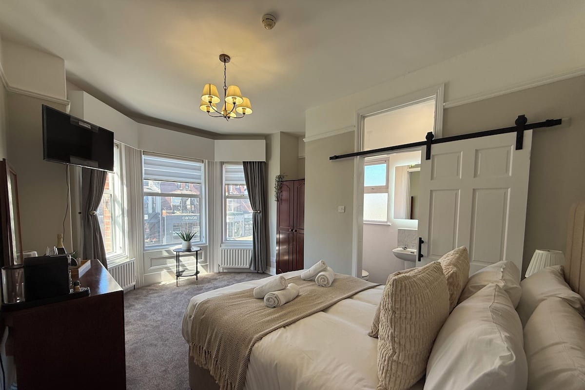 Deluxe Room, Bay View | Blackout curtains, iron/ironing board, travel cot, free WiFi