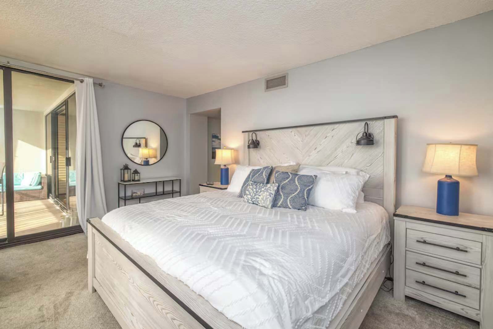 Travel crib, WiFi, bed sheets