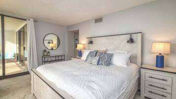 Travel crib, WiFi, bed sheets