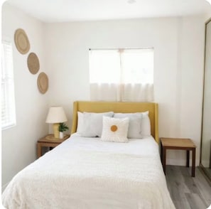1 bedroom, iron/ironing board, internet, bed sheets
