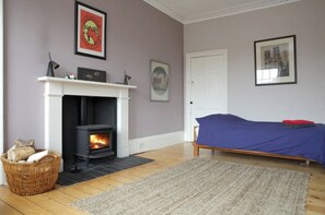 Iron/ironing board, WiFi, bed sheets - Beautiful double bedroom in Georgian flat in Newington area. (Edinburgh)