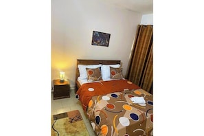 Room - Air-Conditioned, Furnished 2-Bedroom Apartment in Yaoundé (Yaoundé)