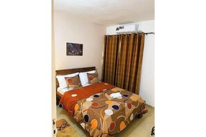 Room - Air-Conditioned, Furnished 2-Bedroom Apartment in Yaoundé (Yaoundé)