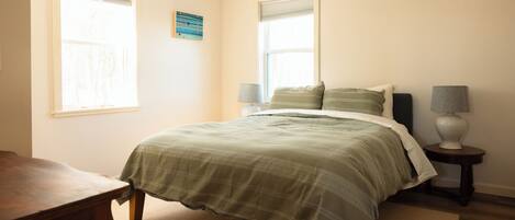 2 bedrooms, desk, iron/ironing board, travel cot