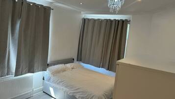 4 bedrooms, iron/ironing board, free WiFi, bed sheets