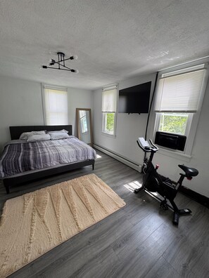 3 habitaciones, tabla de planchar con plancha, wifi y ropa de cama 