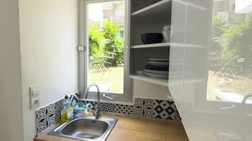 Kühlschrank, Mikrowelle, Ofen, Herdplatte