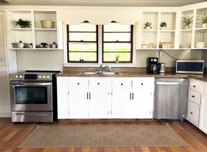 Private kitchen - River Edge Retreat - Private Waterfront & Fire Pit (Jacksonville)
