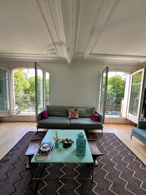 Fireplace, printers - Haussmann Charm · Facing the Woods · 15 min to Central Paris/Disney (Vincennes)