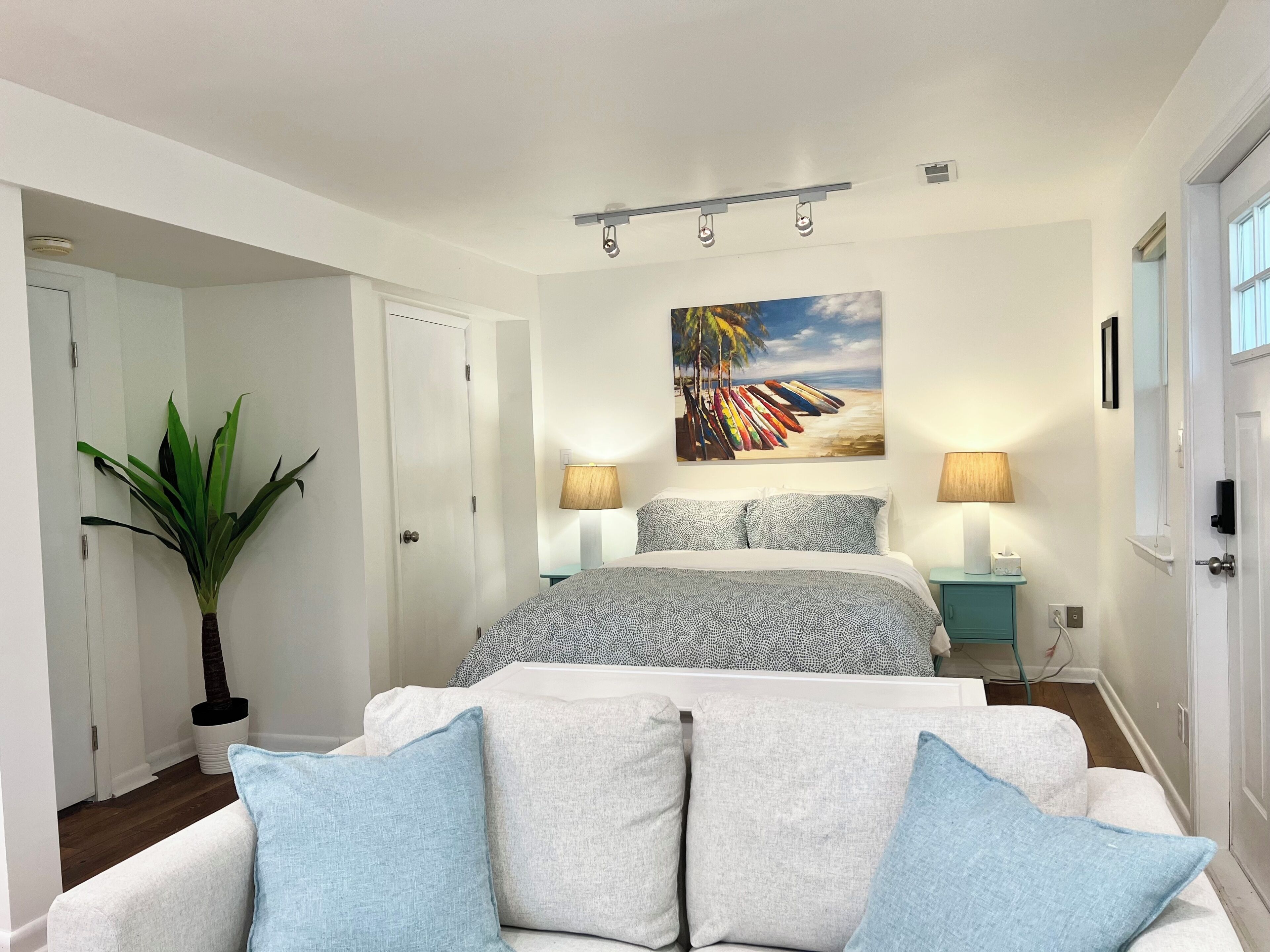 Iron/ironing board, WiFi, bed sheets