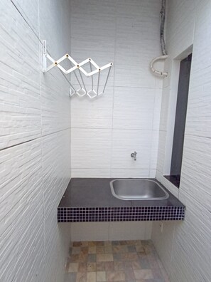 A small bathroom with a tiled floor, a sink, and a towel rack. - Small and cozy one-bedroom apartment in Stella Maris. Condominium and close to the beach (Salvador)