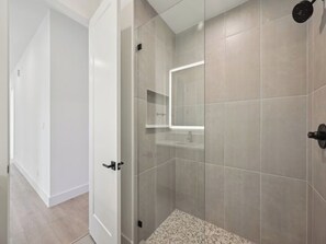 Shower, hair dryer, towels, soap - Dallas Retreat, Mins to DT, Hot Tub & Big Backyard (Dallas)