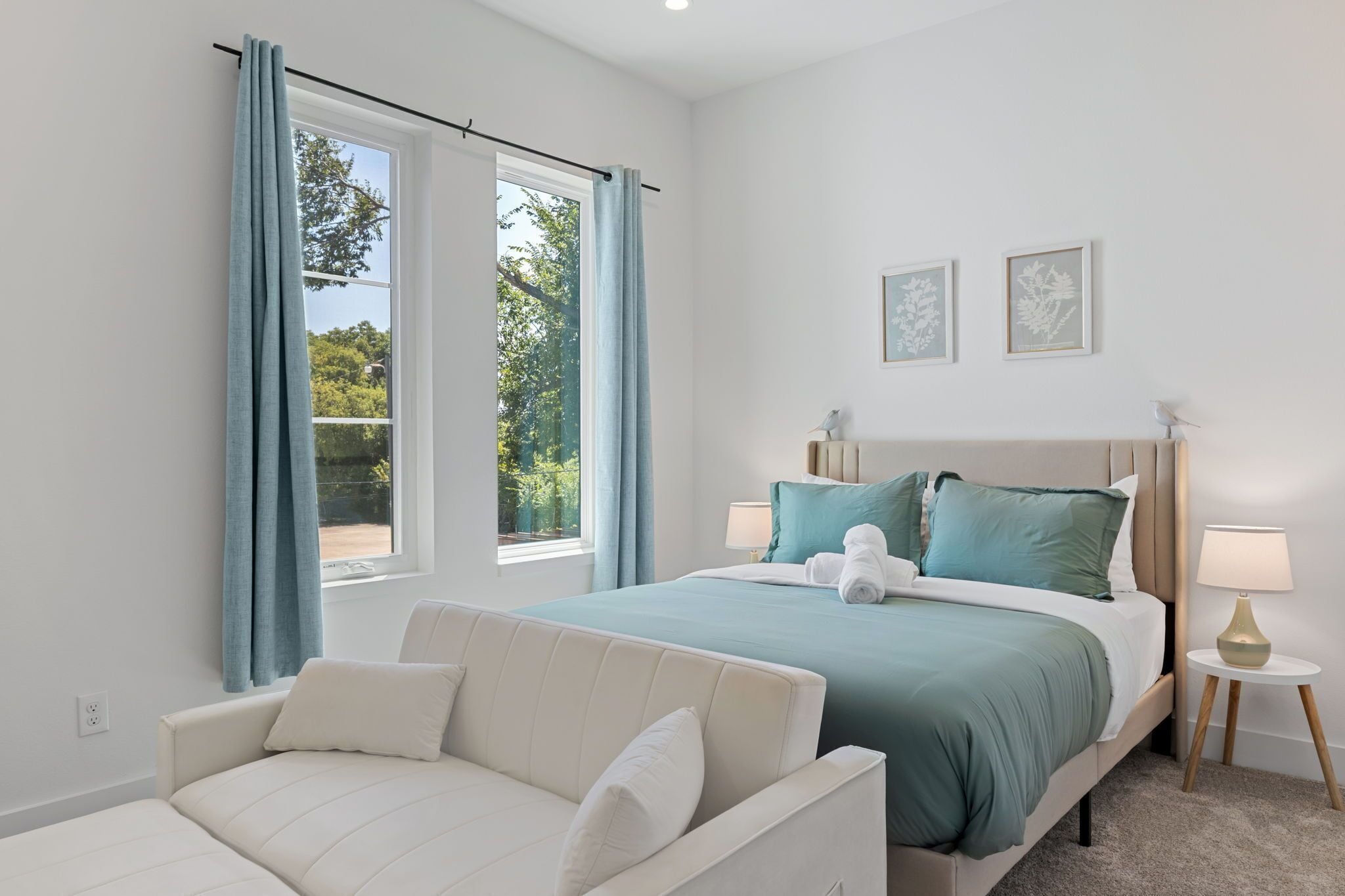 4 bedrooms, iron/ironing board, free WiFi, bed sheets