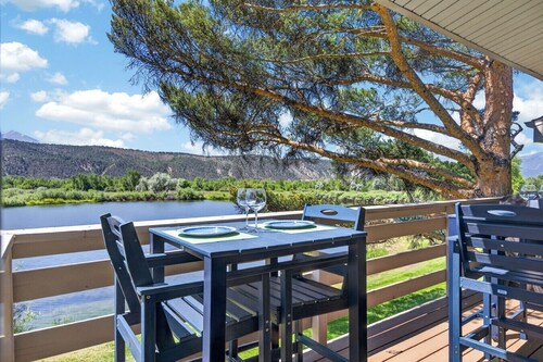 Beautifully Appointed Condo w/Pond Views, Includes 2 Fly Fishing Badges!