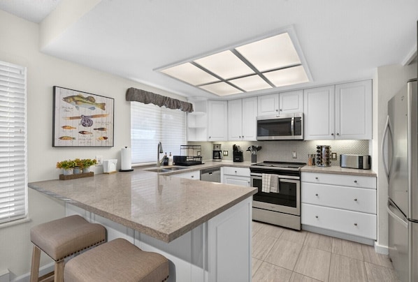 Fridge, microwave, oven, stovetop