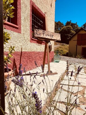 Property grounds - A farmhouse nestled in the picturesque hills of Upper Monferrato. (Liguria)