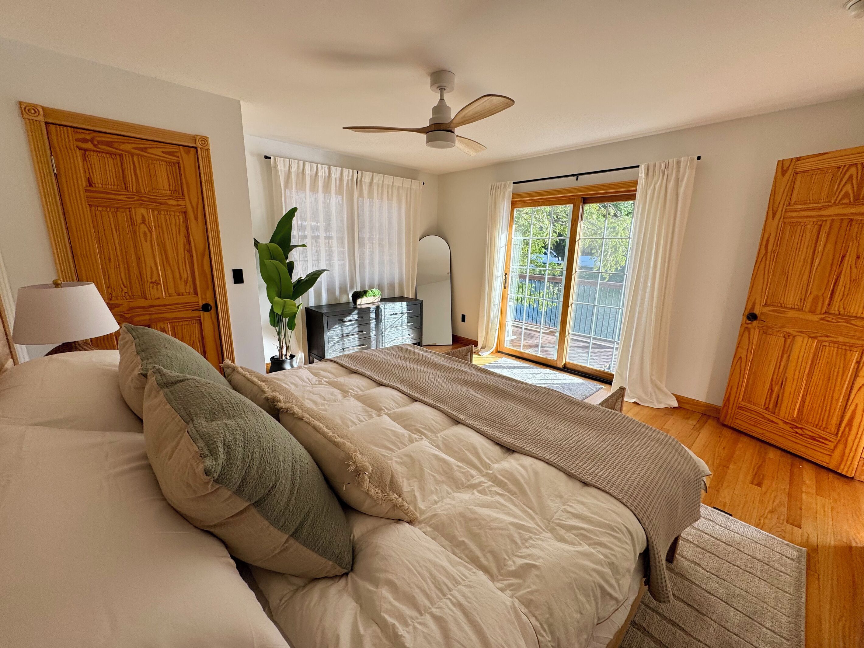 Desk, iron/ironing board, travel crib, free WiFi