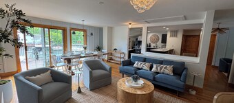 Waterfront Retreat | Sauna, Hot Tub, Dock, Kayaks, Bikes & Walk to Village HITS