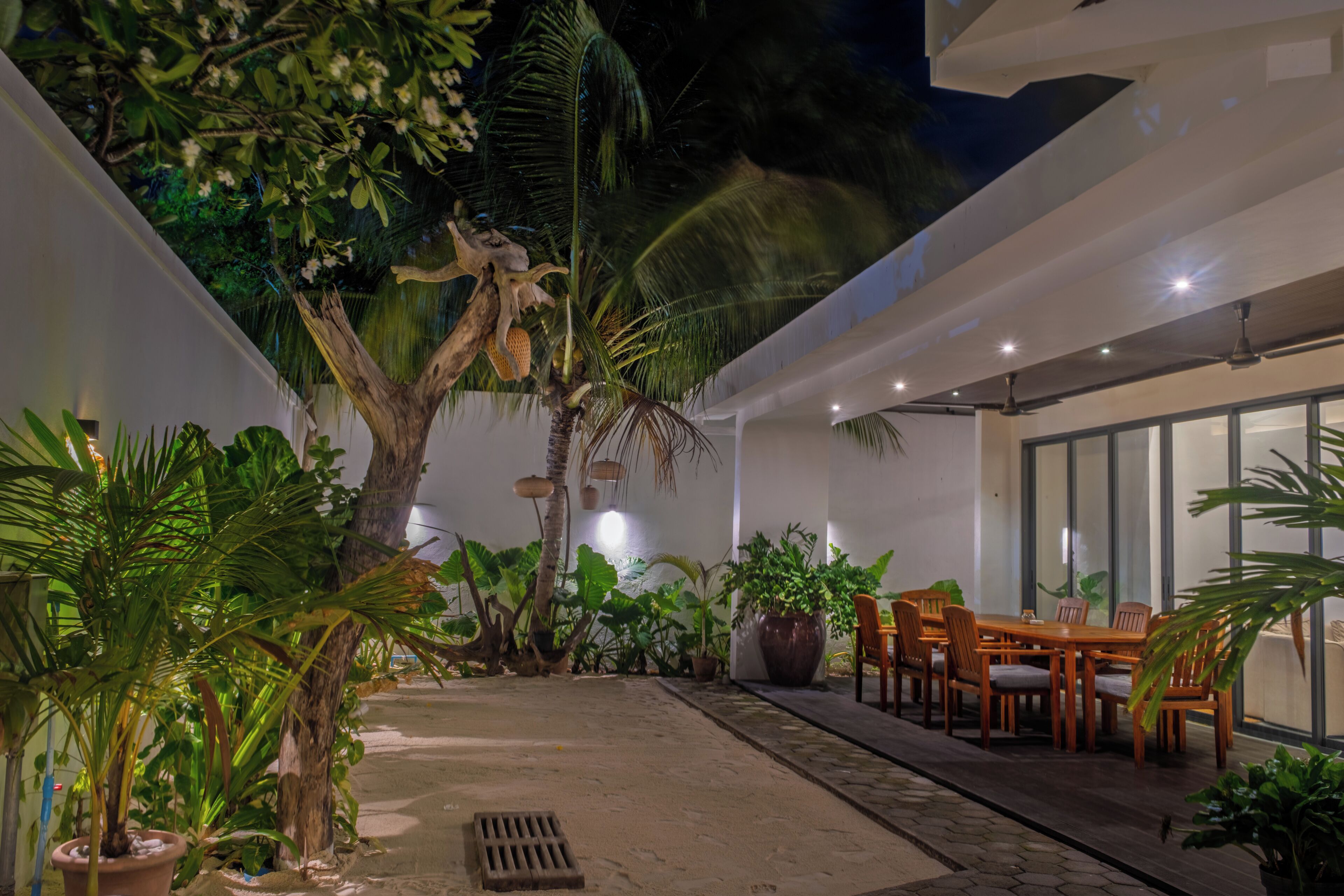 تناول الطعام بالخارج