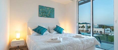 2 bedrooms, iron/ironing board, internet, bed sheets
