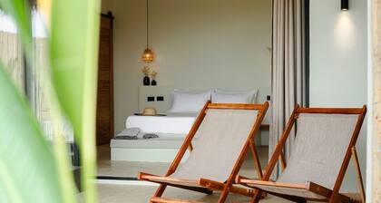 Stylish Couple’s Villa with plunge in private pool & Fast WIFI