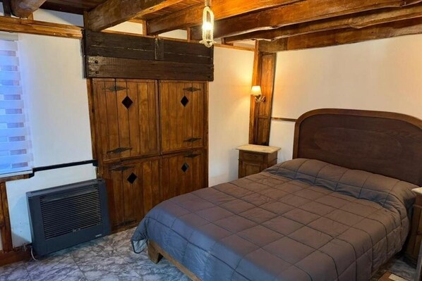 2 habitaciones, tabla de planchar con plancha, internet y ropa de cama