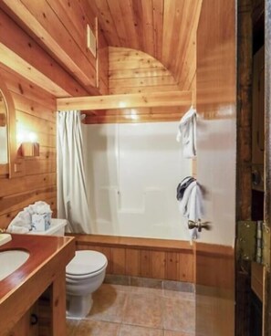 Dusche, Whirlpool, Haartrockner, Handtücher