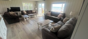 Spacious 3 bedroom waterfront cottage. Only 75 feet from your own private beach!