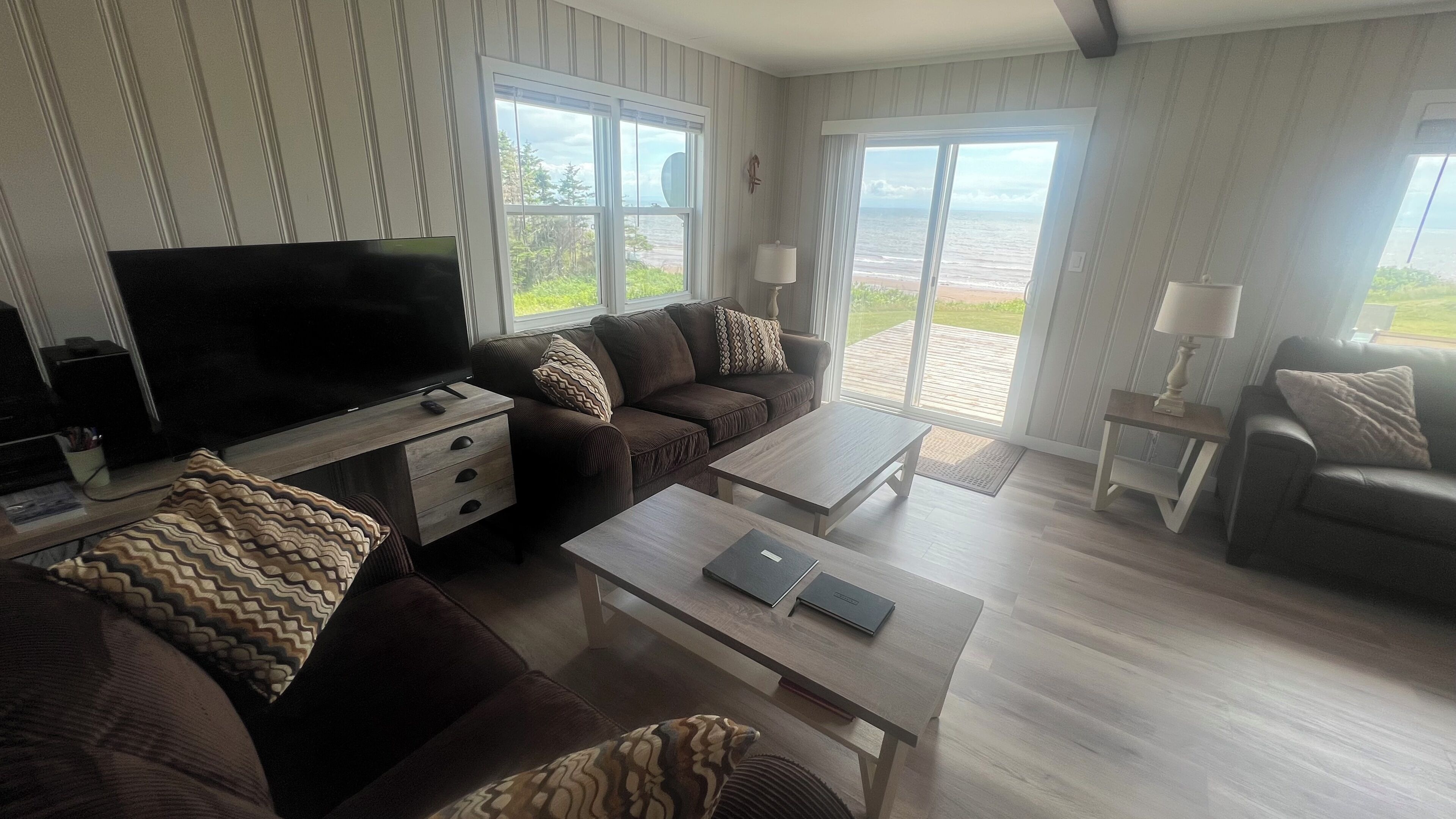 Smart-TV, DVD-Player, Stereoanlage