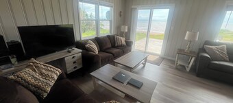Spacious 3 bedroom waterfront cottage. Only 75 feet from your own private beach!