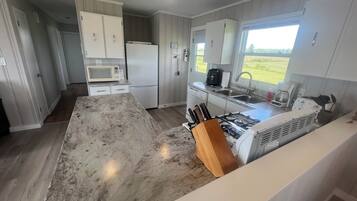 Coffee/tea maker, fridge, microwave, oven