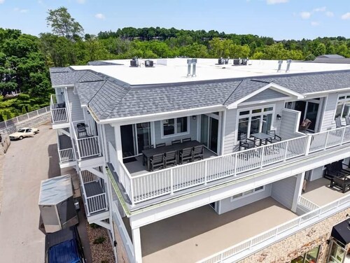Harbor View Penthouse Downtown Egg Harbor