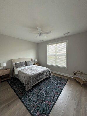 Iron/ironing board, WiFi, bed sheets - 2027 Masters Rental 
Beautiful home conveniently located to the Augusta National (Grovetown)