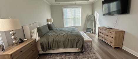 4 bedrooms, iron/ironing board, WiFi, bed sheets
