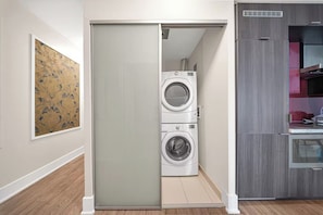 Interior - Downtown Toronto 1BR Condo in Entertainment District (Toronto)
