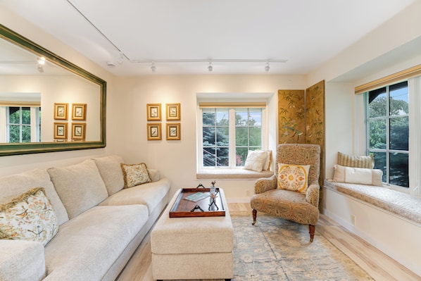 Living area - New Listing | Dog-Friendly Cottage-Garden Condo Steps from Flathead Lake in Bigfork (Bigfork)