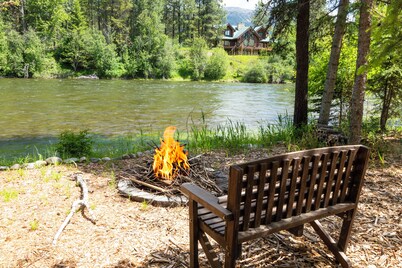 New Listing | Cozy Swan River Cottage | Fire Pit | Dog Friendly | Bigfork, MT