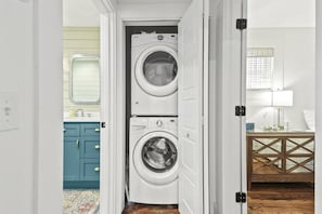 Interior - Cottage in Thunderbolt between Downtown and Tybee Beach (Savannah)