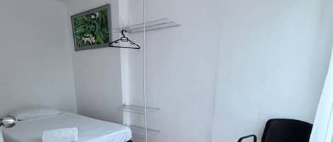 클래식 아파트, 정원 전망 | 다리미/다리미판, 무료 WiFi, 침대 시트